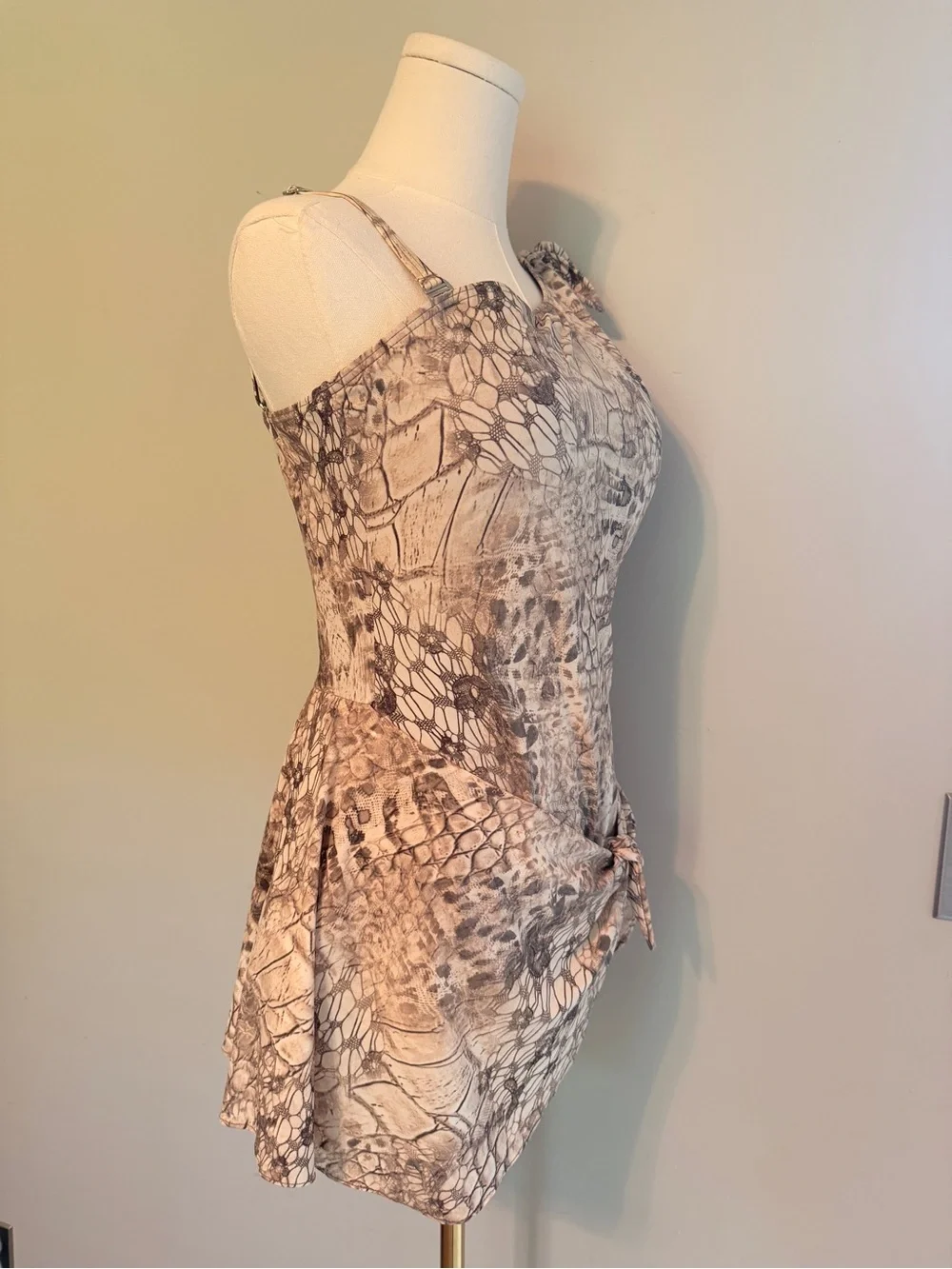 Coco Reef Contours Rosaline One-Shoulder Swimdress - Picture 3 of 8